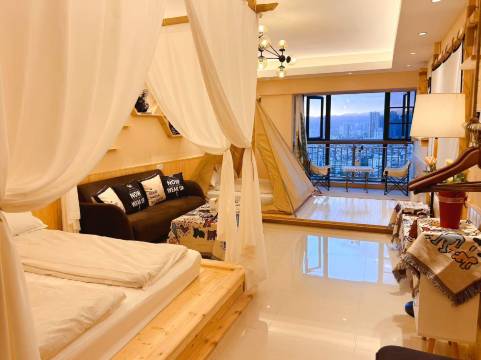 季节温暖精品民宿(昆明南屏街金马碧鸡坊店)