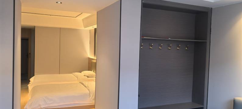 九天商务宾馆(赤峰林西一中店)图片