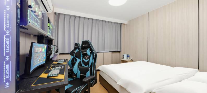 JING·平顶松电竞民宿(万达广场店)图片