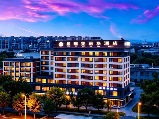成都星瑞美丽华酒店(电子科技大学百草路地铁站店)