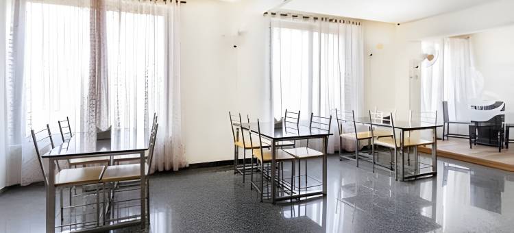 特里博日出酒店，距离圣雄甘地公园5分钟(Hotel Sunrise Luxury Stays)图片