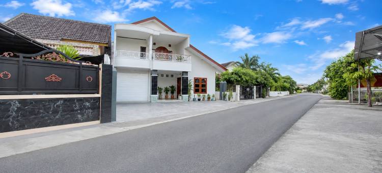 OYO 95374 Omah Ngentak家庭旅馆(OYO 95374 Omah Ngentak Family Guest House)图片