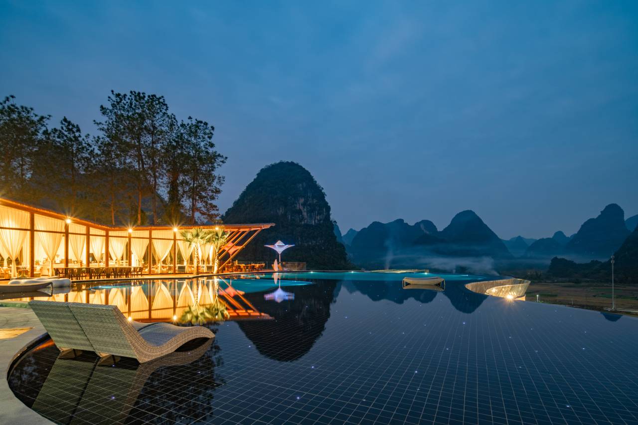 阳朔发呆悬空温泉轻奢极景酒店(十里画廊遇龙河店)图片