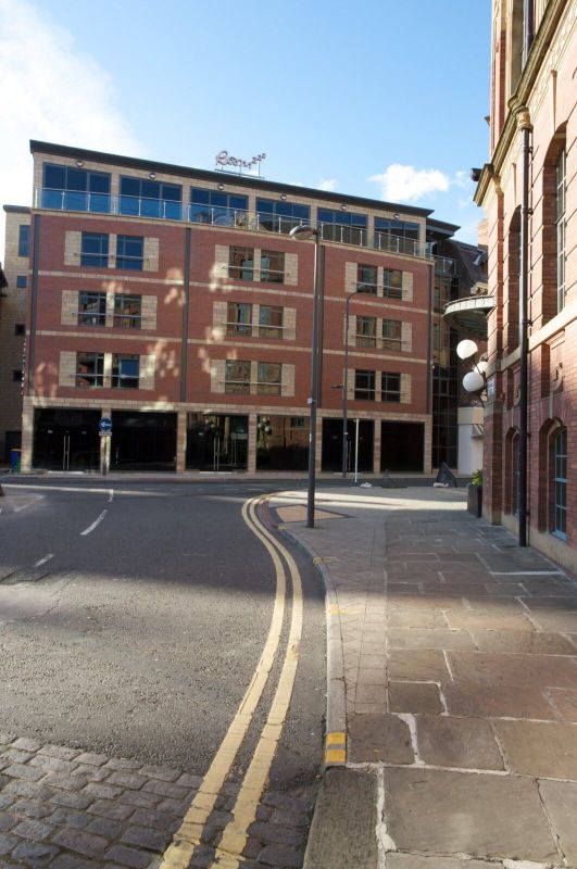 Roomzzz Leeds City Over view