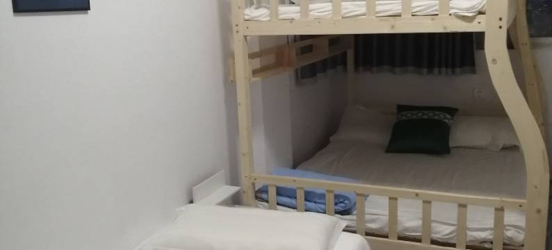 青岛城忠旅馆(青岛火车北站振华路地铁站店)图片