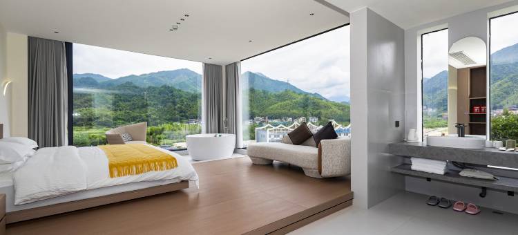 莽山源著·大峡谷畔山居图片