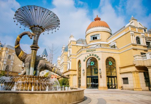 Dinoman Hotel Over view