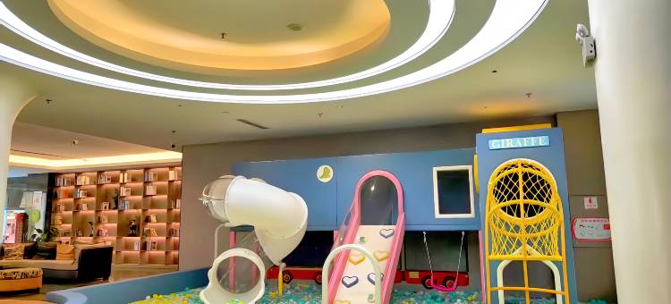 梦龙兰欧酒店 (自贡方特恐龙王国店)图片