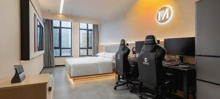 艾特摩高电竞酒店(信阳火车站天润广场店)图片