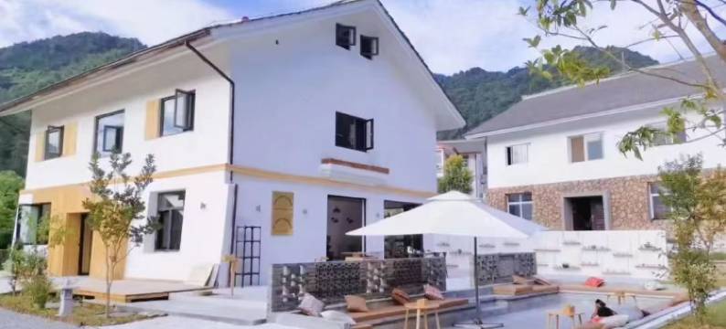 山坡上陌野山居民宿图片