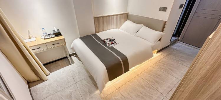 潮居公寓(深圳福田中心岗厦地铁站店)图片