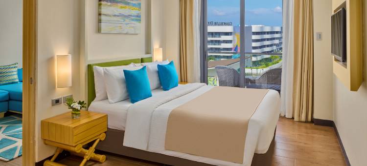 MCollection - Poolside Escape Near Boracay’s Iconic Keyhole图片