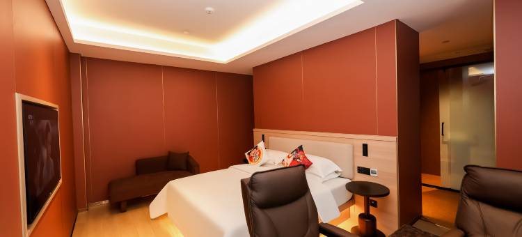 宜宾哪吒IP酒店(冠英古街大观楼店)图片