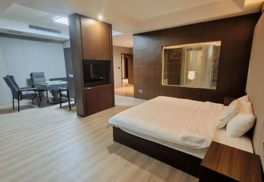 New World Hotel YangzhongHotel Overview