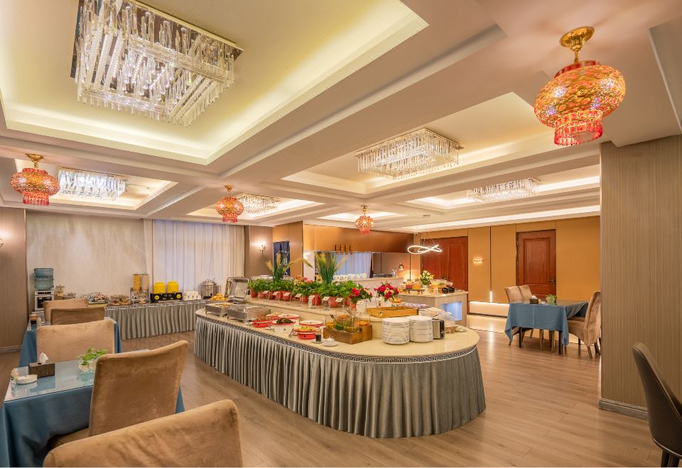 Vienna Hotel (Xiaoyi Wanda Plaza Municipal Government Branch) Hotel Overview