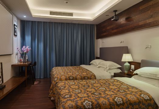 Foodie Guest House Hotel Overview