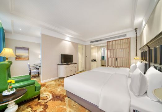 New World HotelHotel Overview