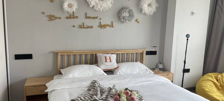 优伽城市投影公寓(鹿城店)图片