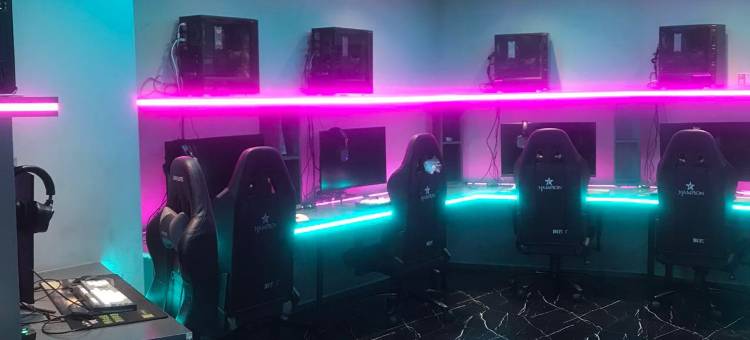 up电竞酒店(乌鲁木齐高铁宝能城店)图片