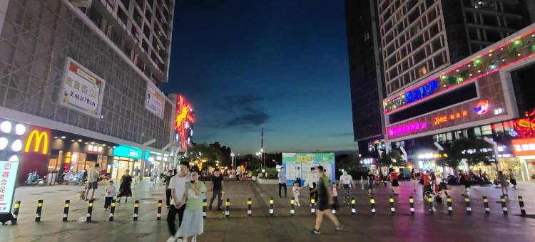 JL电竞公寓(武汉科技大学黄家湖校区武汉交通职业学院店)图片