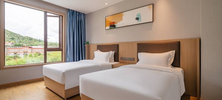 松潘丽呈华廷酒店(黄龙九寨高铁站店)图片