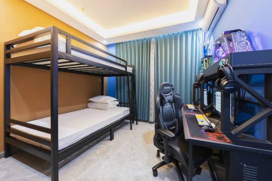 柠檬电竞民宿(郑州高铁东站店)