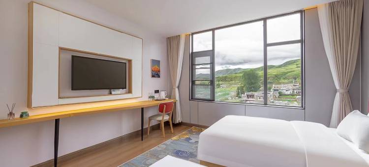 花美时酒店(甘孜道孚八美镇店)图片