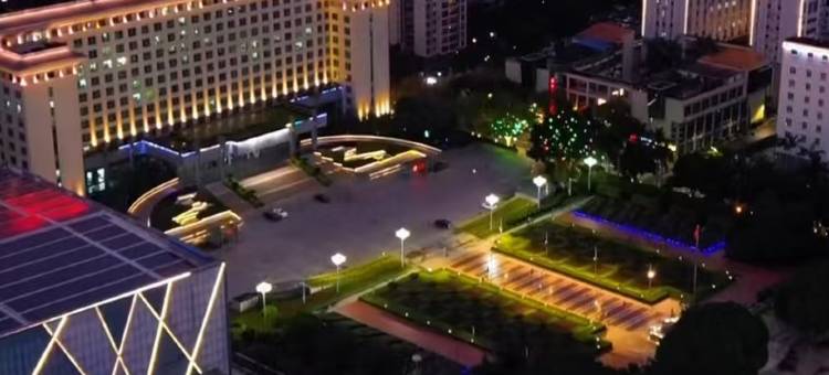 艾斯特丨城景·View云端设计师酒店 (岑溪市人民医院汽车总站店)图片