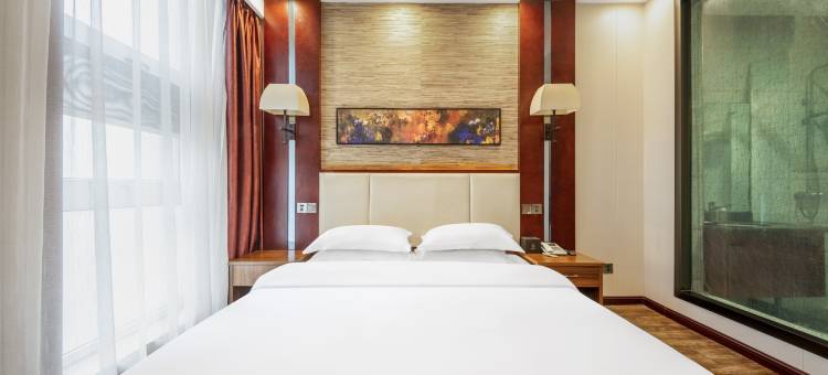 绿原春精品酒店(焦作理工大学双拥主题公园店)图片