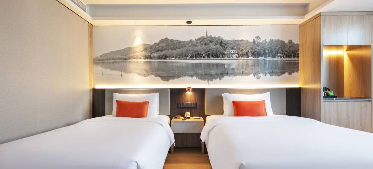 杭州西湖风景区龙翔桥地铁站和颐至尊酒店图片