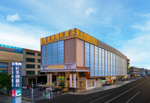 Vienna International Hotel (Guangzhou South Station Qifu New Estate Branch) Over view