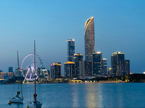 Clouds.预见云上服务公寓(苏州之眼摩天轮金鸡湖国际博览中心店)