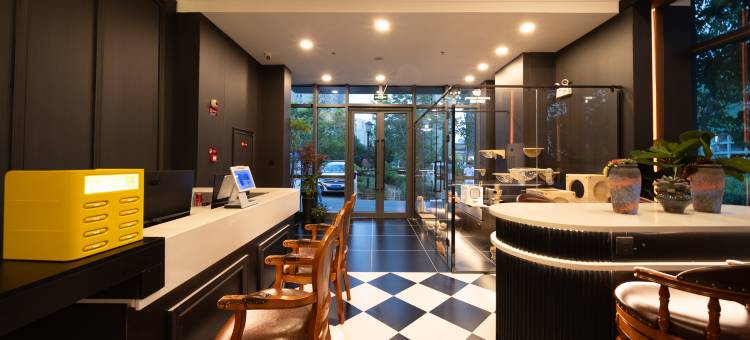 久居可漫咖酒店(乌鲁木齐高铁站店)图片