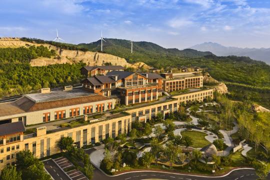 青島石燦酒店·希爾頓格芮精選