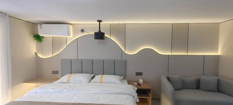 拾光time影院民宿(福州南站胪雷地铁站店)图片