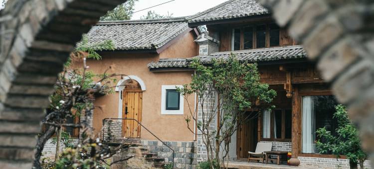 巍山封川塔温泉客栈(巍宝山景区店)图片