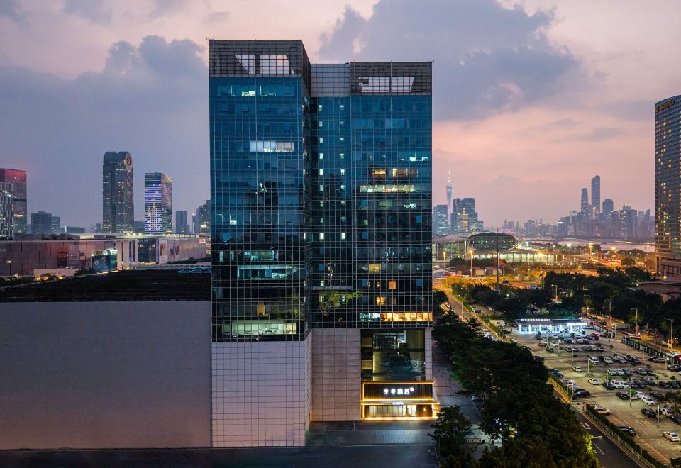 JI Guangzhou Pazhou Metro Station Hotel over view