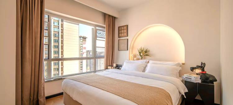 柒月·新屿设计师全智能民宿(乐山高铁站店)图片