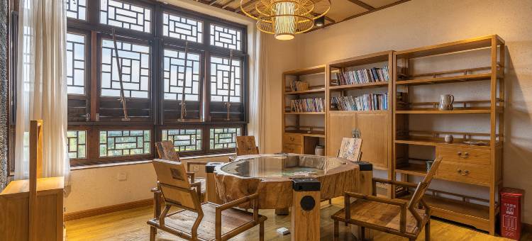 抚仙湖泊莲臣客栈图片