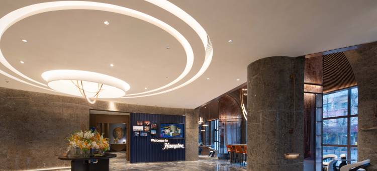 哈尔滨中央大街索菲亚教堂希尔顿欢朋酒店图片