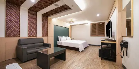 Hwaseong World Tourist Hotel