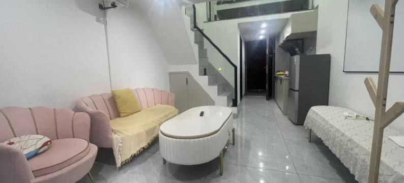 半夏·轻奢LOFT公寓(鱼尾洲地铁站力高雍湖国际店)图片