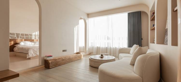 山禾里·侘寂美学民宿(万象城龙眼南路美食街店)图片