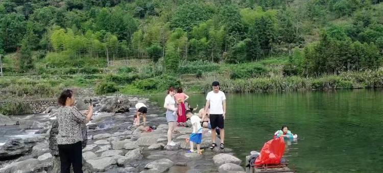 牯牛降老牌坊客栈图片