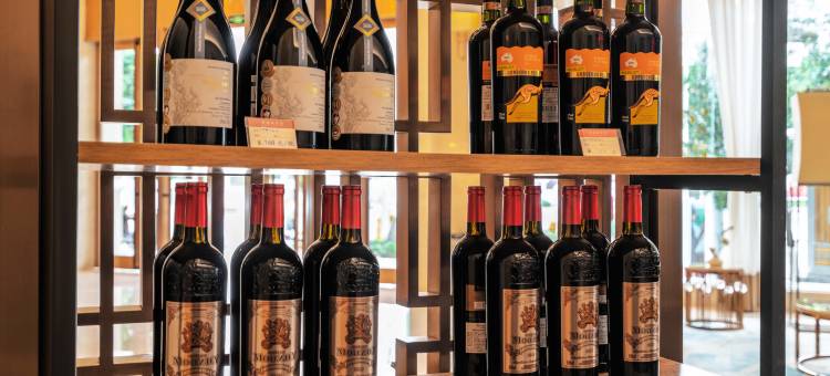 蒙自新南亚酒店(南湖公园店)图片