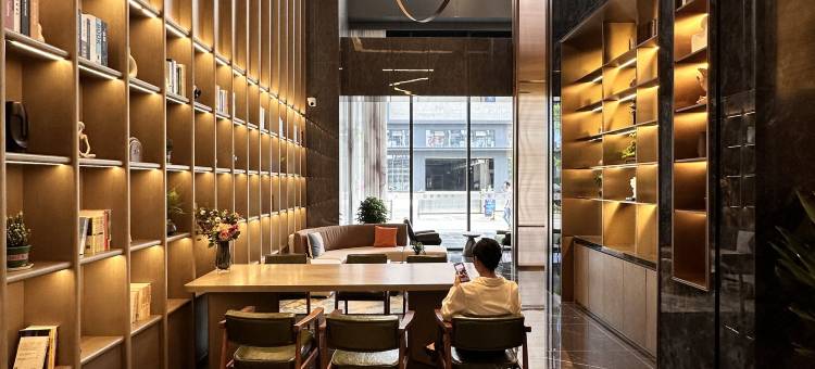 柏唐·旗舰聆湖美景设计师酒店(九江八里湖店)图片