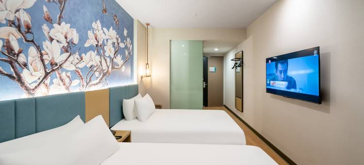 白玉兰酒店(上海火车站地铁站店)图片