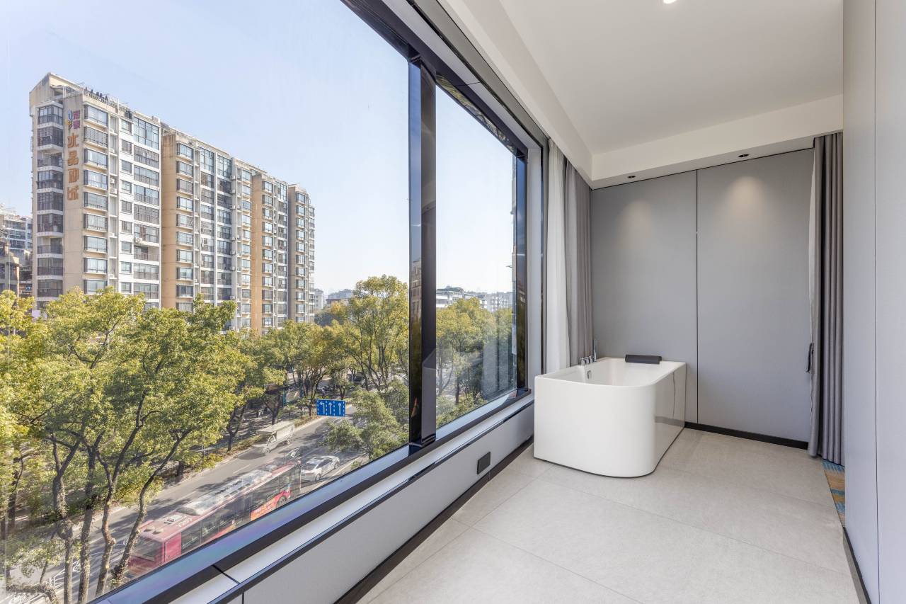 丽呈潮控国际酒店(桂林两江四湖景区七星公园店)图片