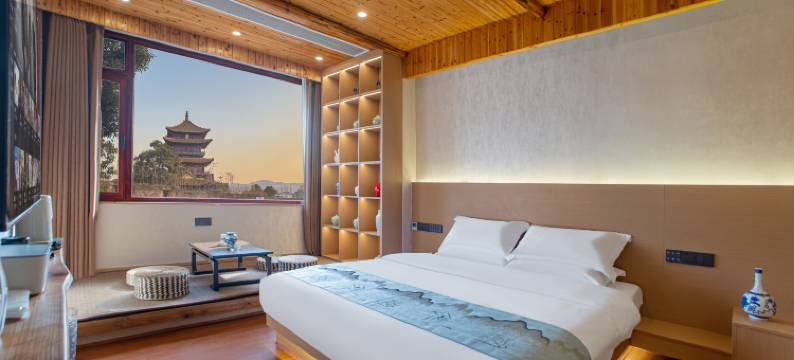 寻瓷居酒店(人民广场陶阳里景区店)图片