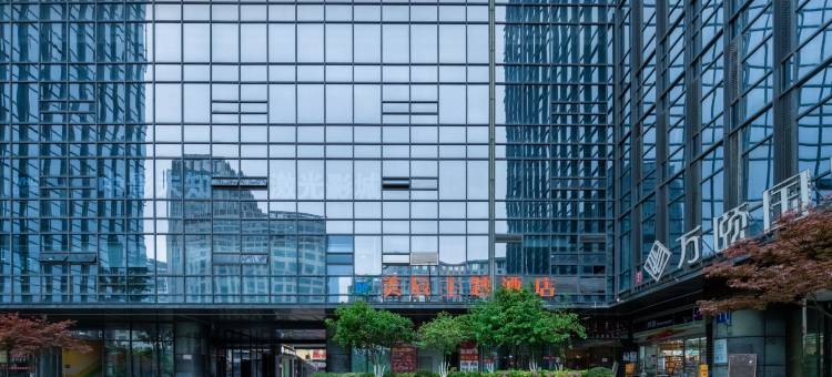 美辰主题酒店(贵阳观山湖公园林城西路地铁站店)图片